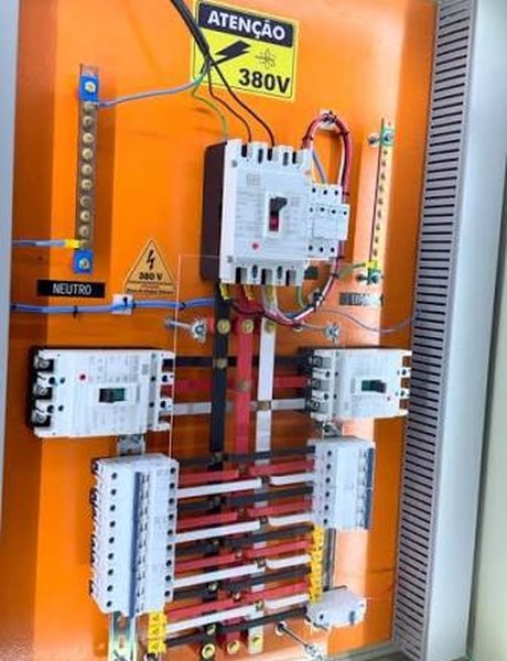 Quadro elétrico montado pela RA