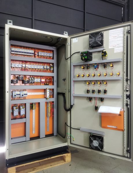 Quadro elétrico montado pela RA
